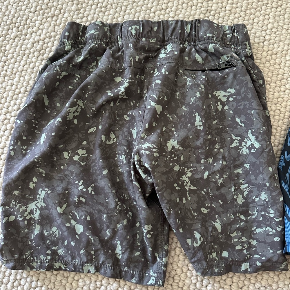 Boys Zella Camouflage Shorts in Gray and Blue Bundle. Excellent Condition! - Picture 4 of 11